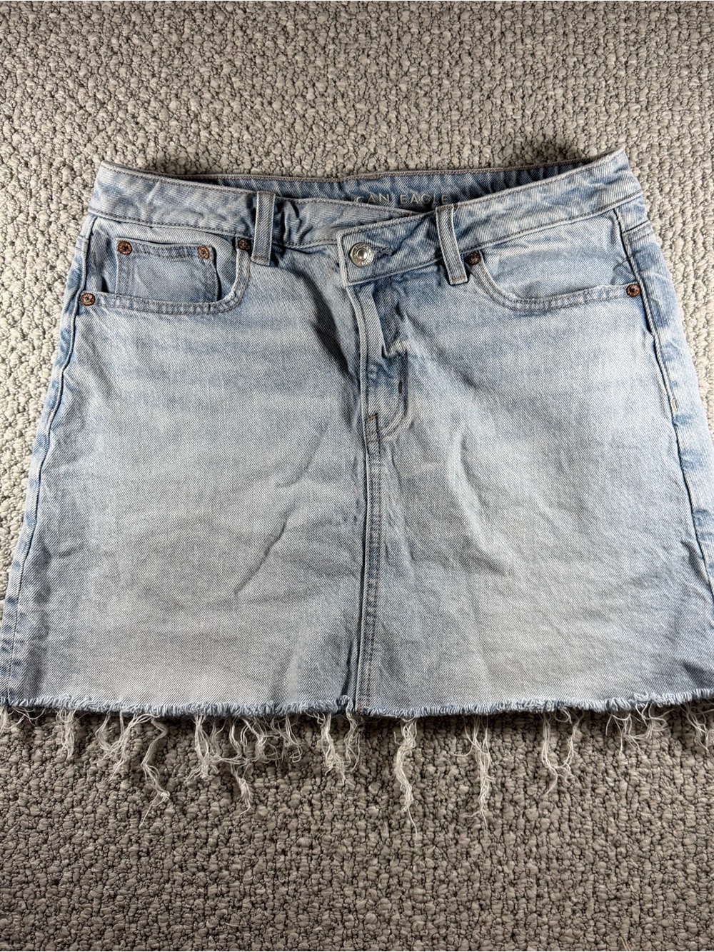 American Eagle Crossover High rise Light Blue Denim“Perfect Mini”Raw Hem Size 10